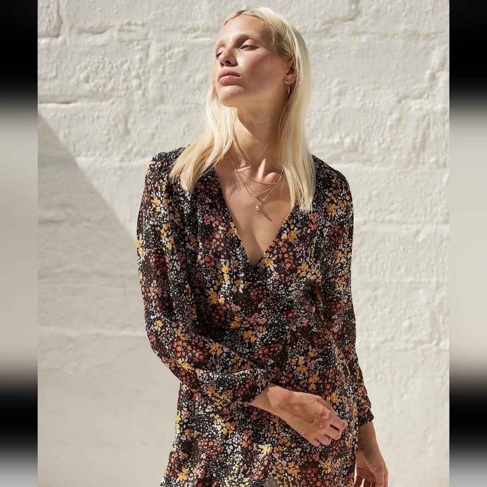 NWT Aura The Label Ember Print Wraping Mini Dress Size Medium